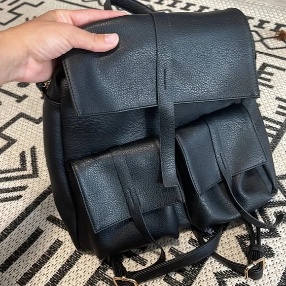 Vici | Bags | Vici Hobo Backpack | Poshmark display picture 1